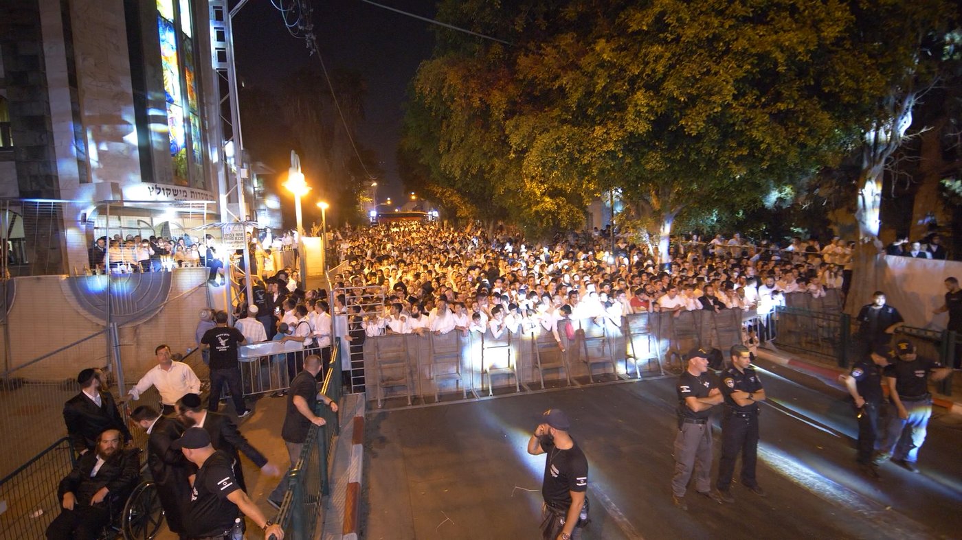 50 אלף איש בשמחה הגדולה בישראל בחצר מישקולץ בפתח תקוה