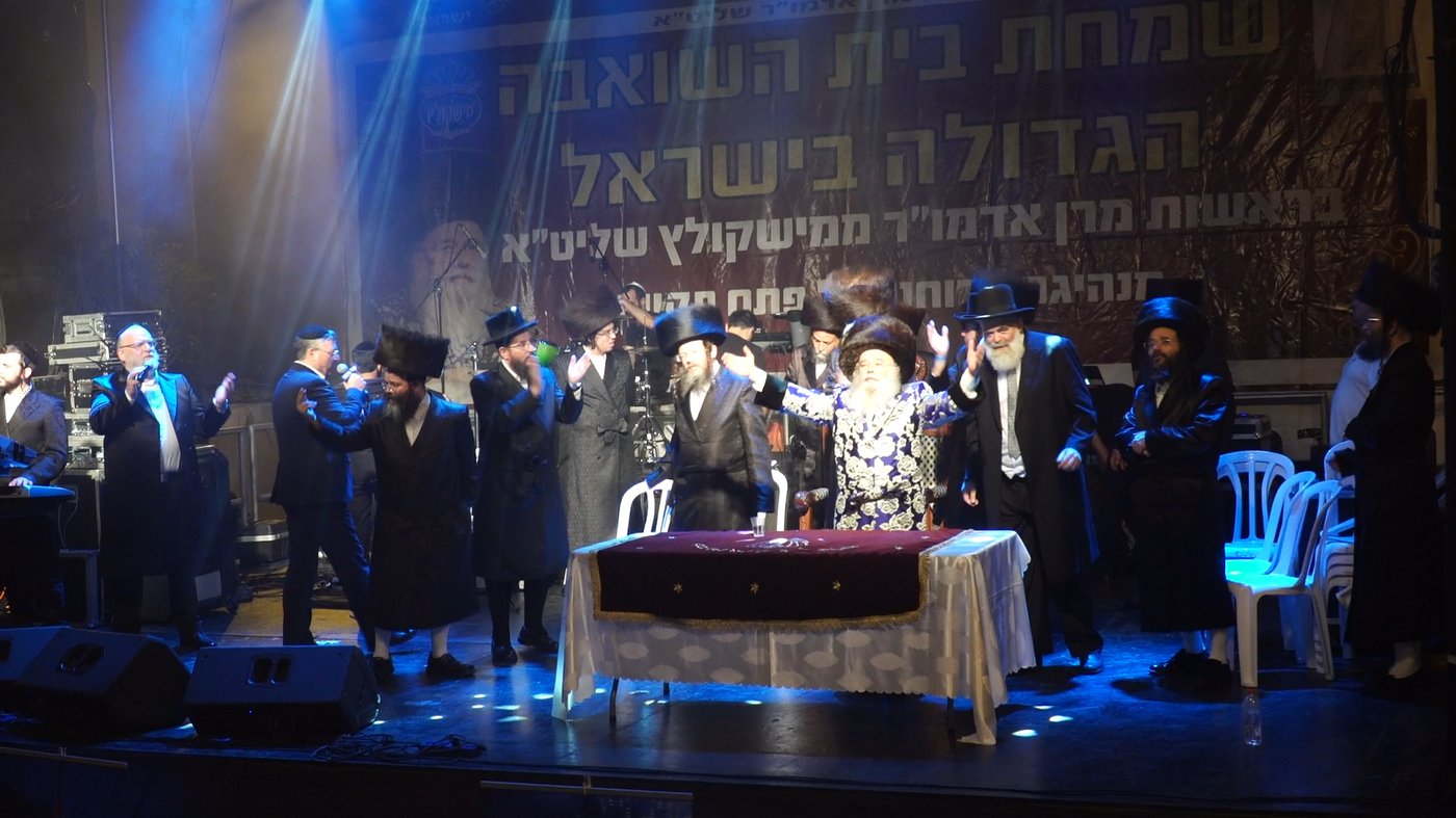 50 אלף איש בשמחה הגדולה בישראל בחצר מישקולץ בפתח תקוה