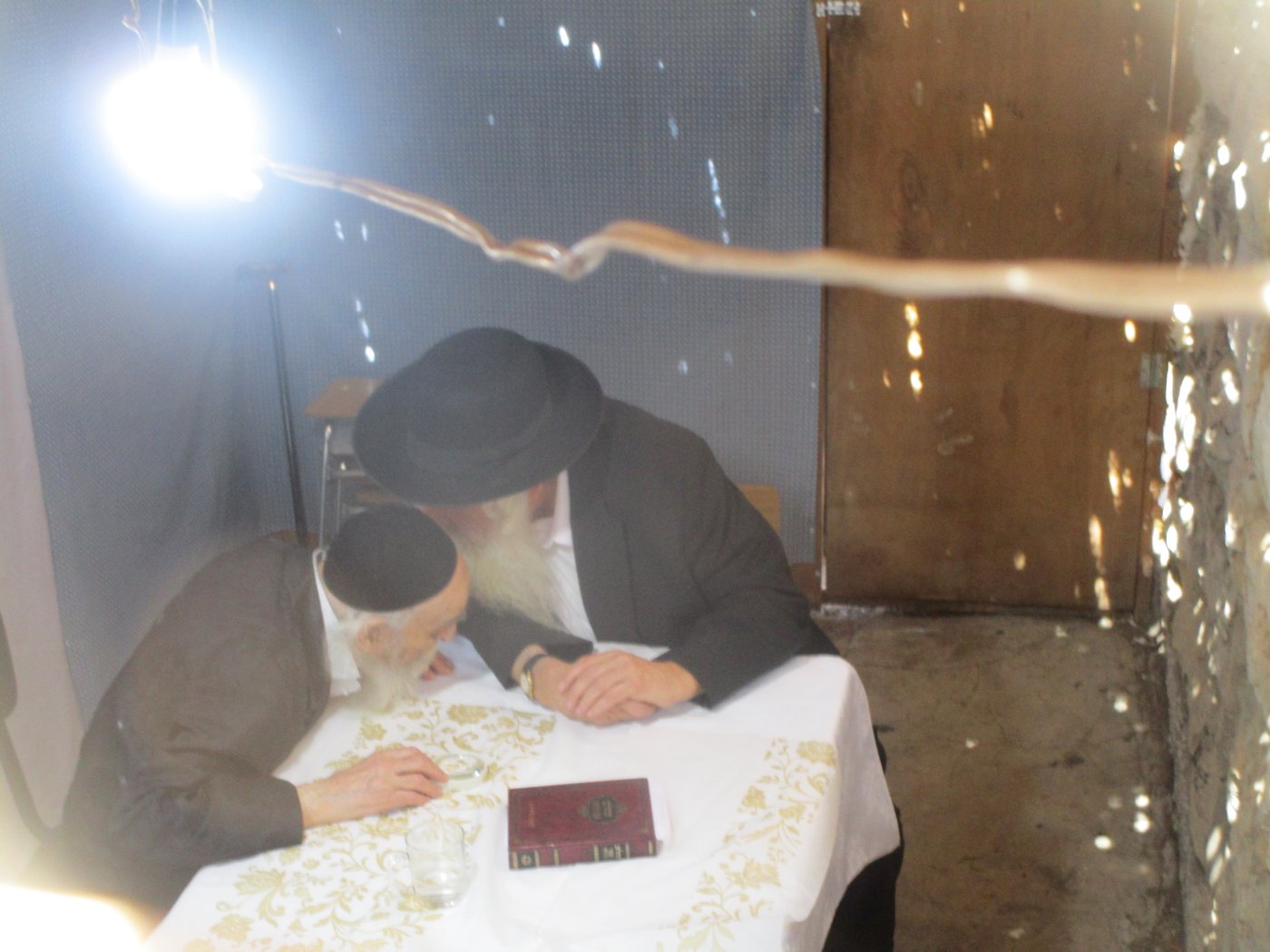 ביקור הגרב"ש דויטש אצל הגרמ"ד סולובייצ'יק - תועד מהחלון