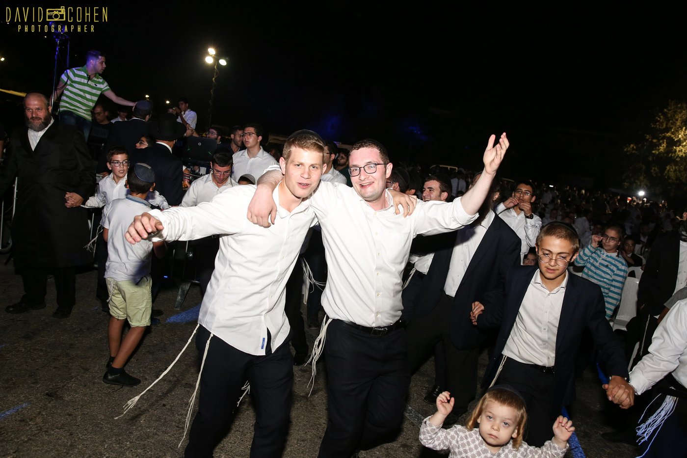 צפת: חמישה זמרים בשמחת בית השואבה