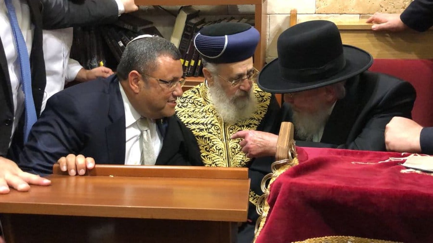 משה ליאון, הראשל"צ והגר"ב מרדכי אזרחי, אמש