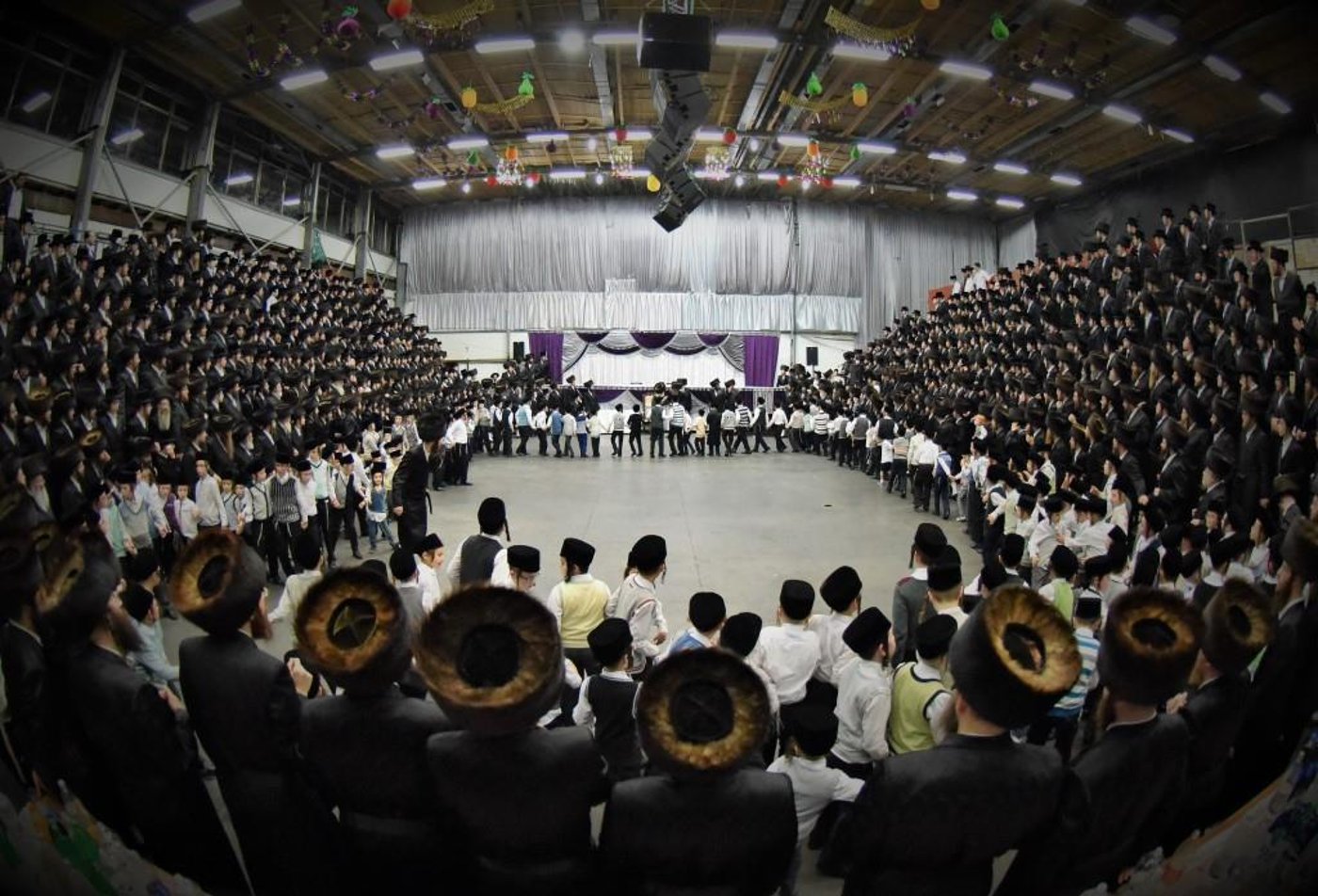 תיעוד מסכם: רגעי השמחה בסוכות בויז'ניץ