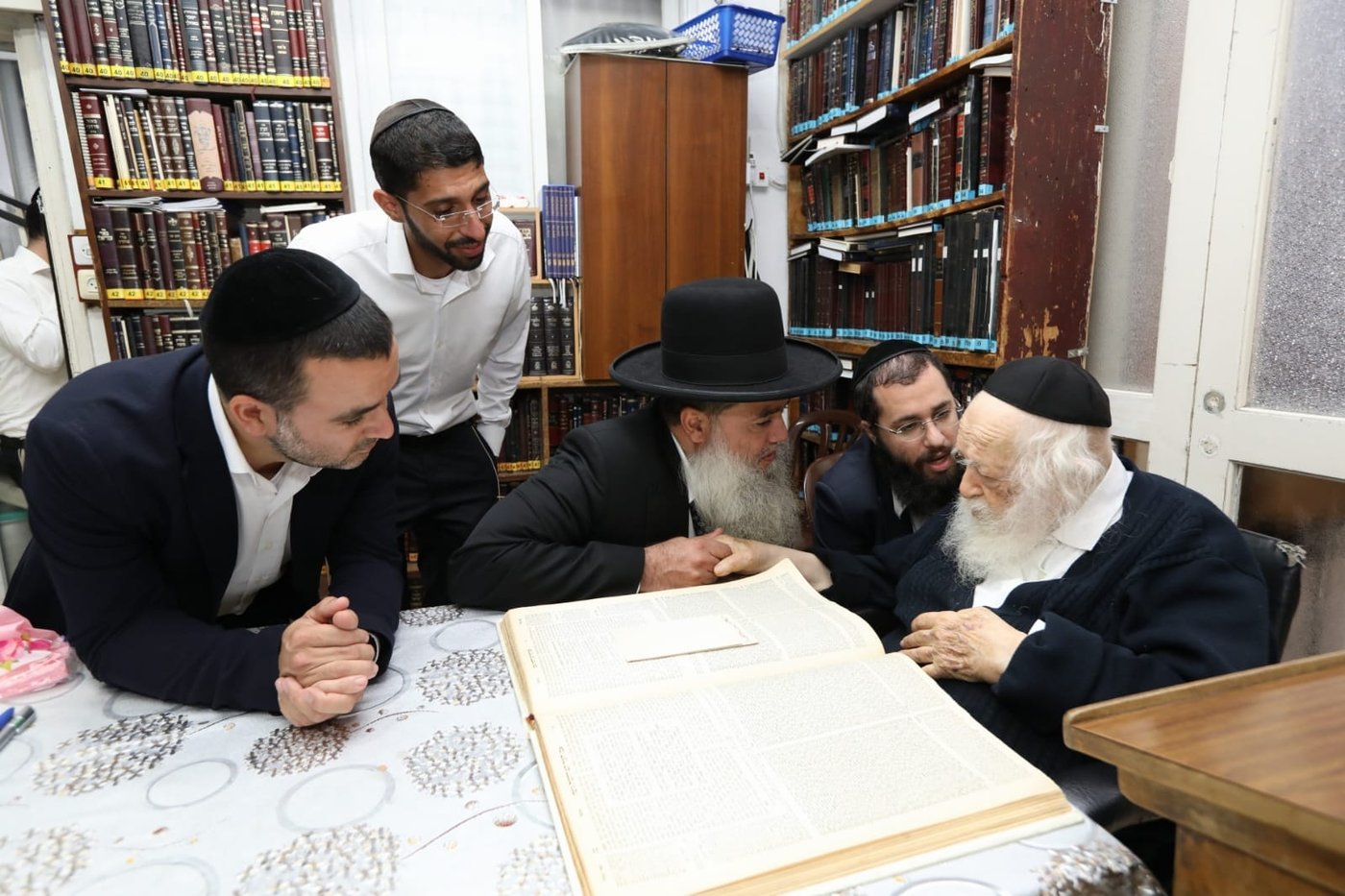 הרב יגאל כהן התברך אצל מרן שר התורה. צפו