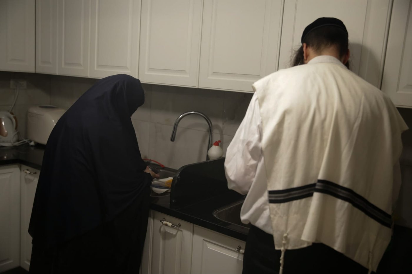 תיעוד נדיר ובלעדי: הצצה למשפחה מ"נשות השאלים"