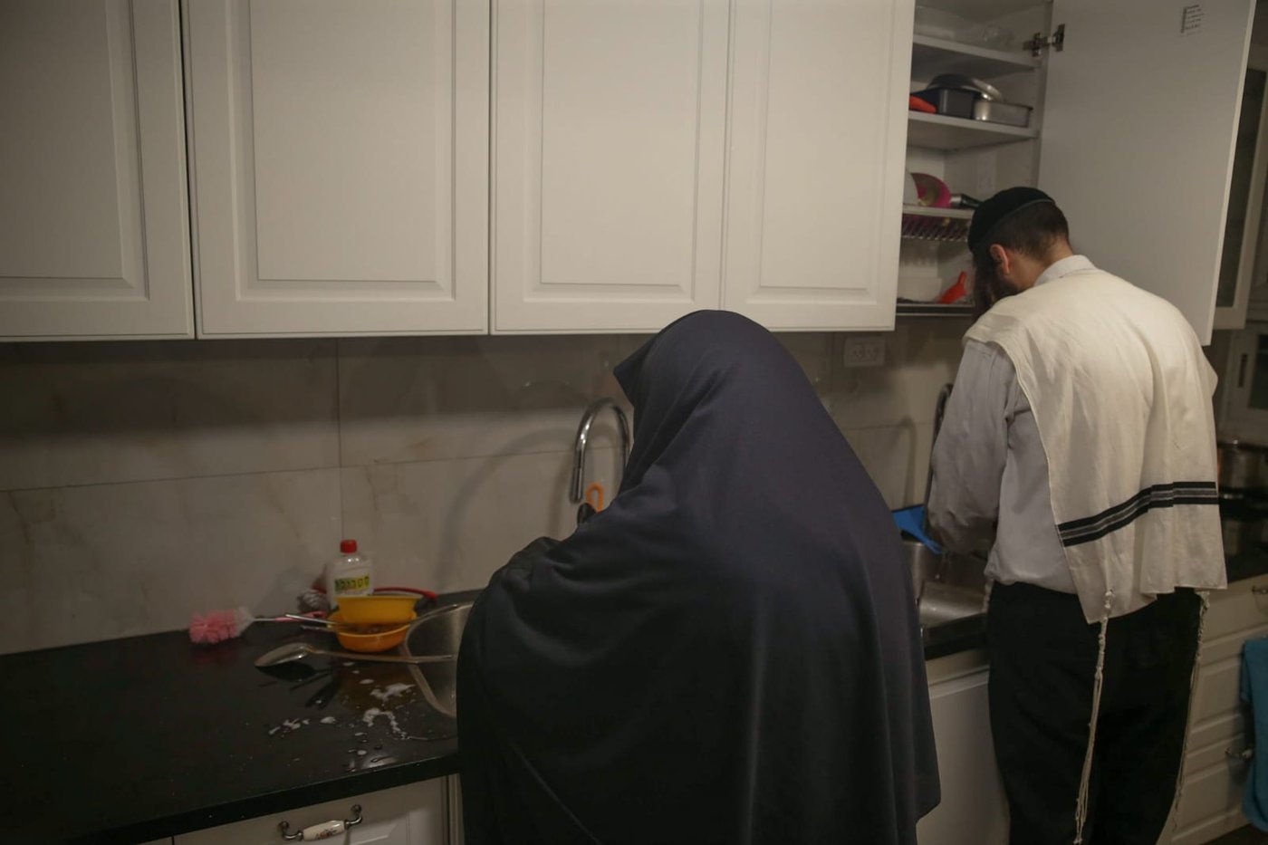 תיעוד נדיר ובלעדי: הצצה למשפחה מ"נשות השאלים"