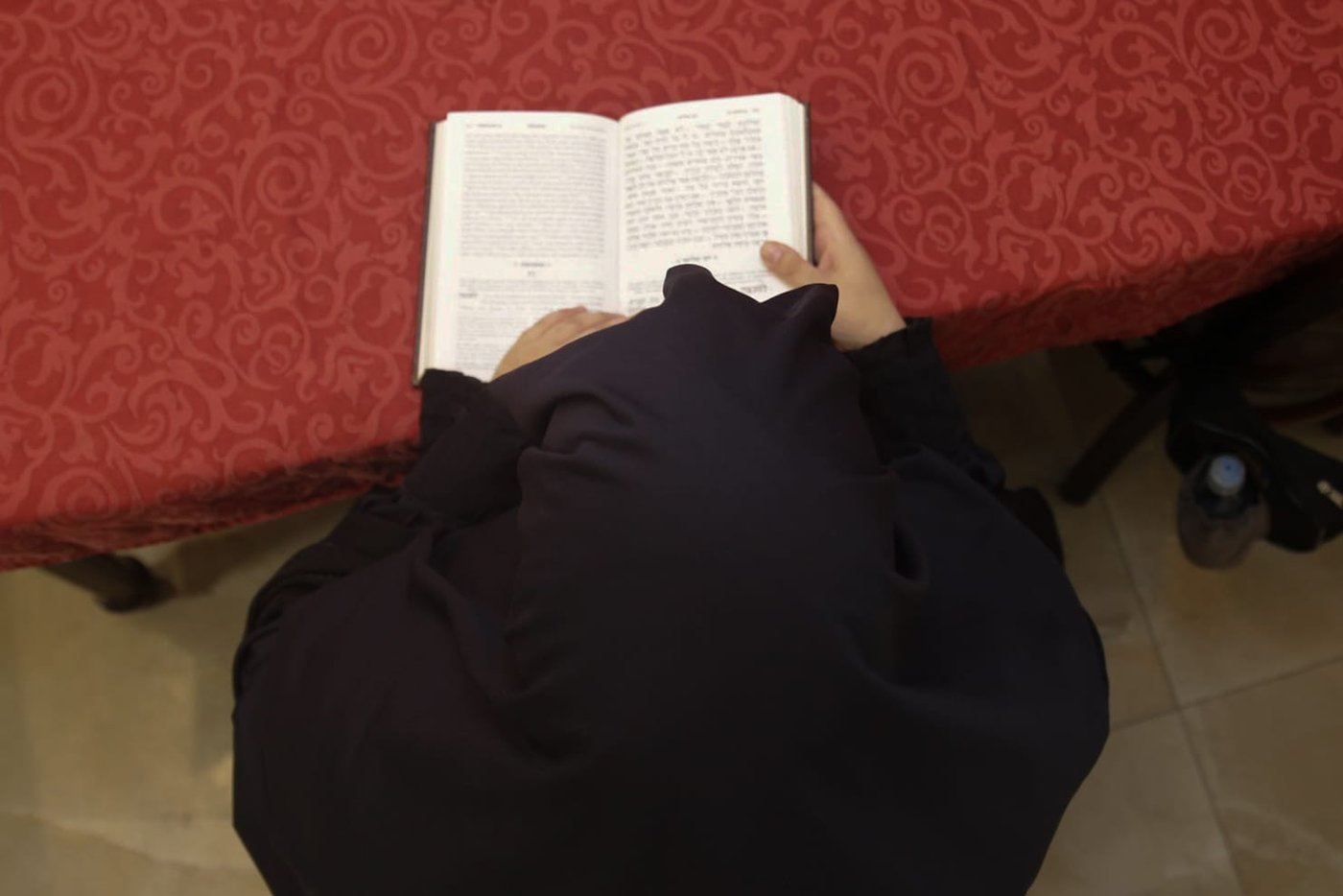 תיעוד נדיר ובלעדי: הצצה למשפחה מ"נשות השאלים"