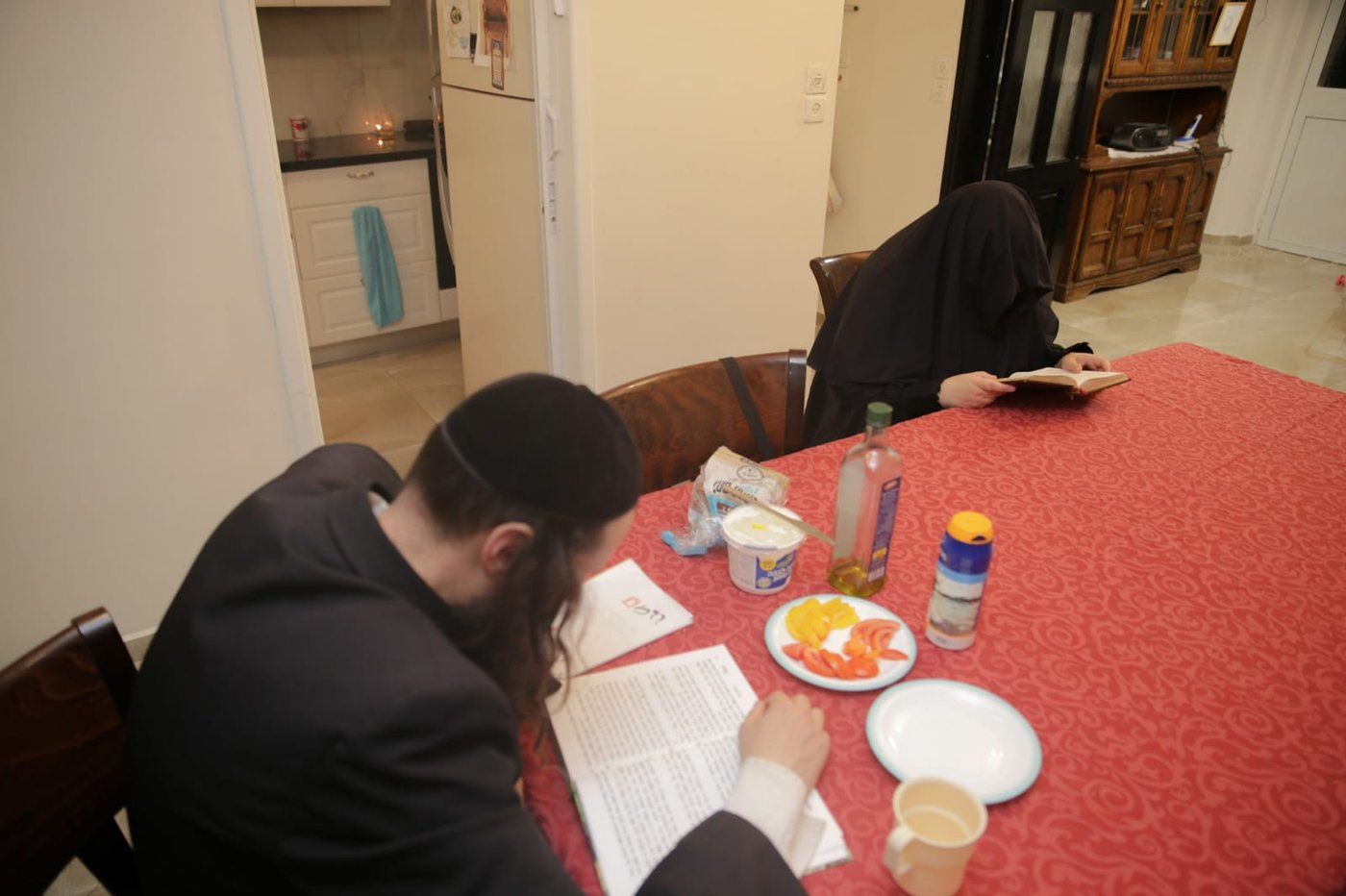 תיעוד נדיר ובלעדי: הצצה למשפחה מ"נשות השאלים"