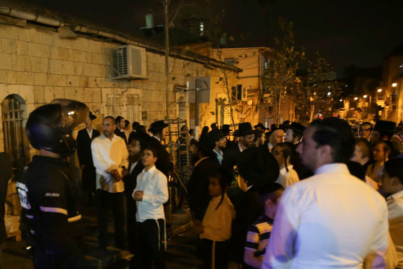 קיצונים תקפו חייל חרדי ליד "גאולה" • צפו