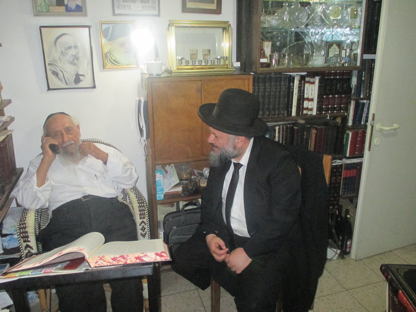 יצירת פאר: ספר "אבן ברורה" מתקבל אצל גדולי ישראל