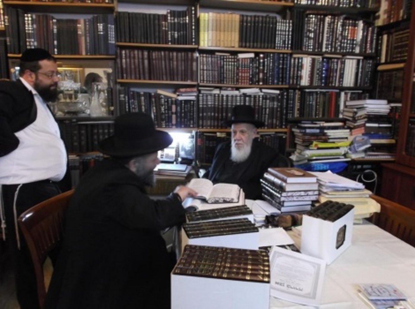 יצירת פאר: ספר "אבן ברורה" מתקבל אצל גדולי ישראל