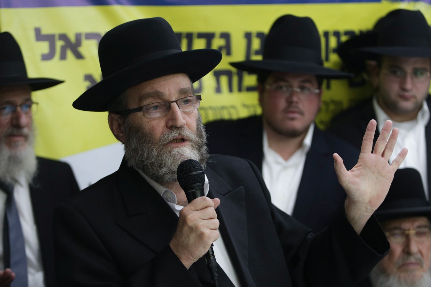 הגרב"מ אזרחי: "גדולי ישראל - מנהיגים; הם לא מונהגים"