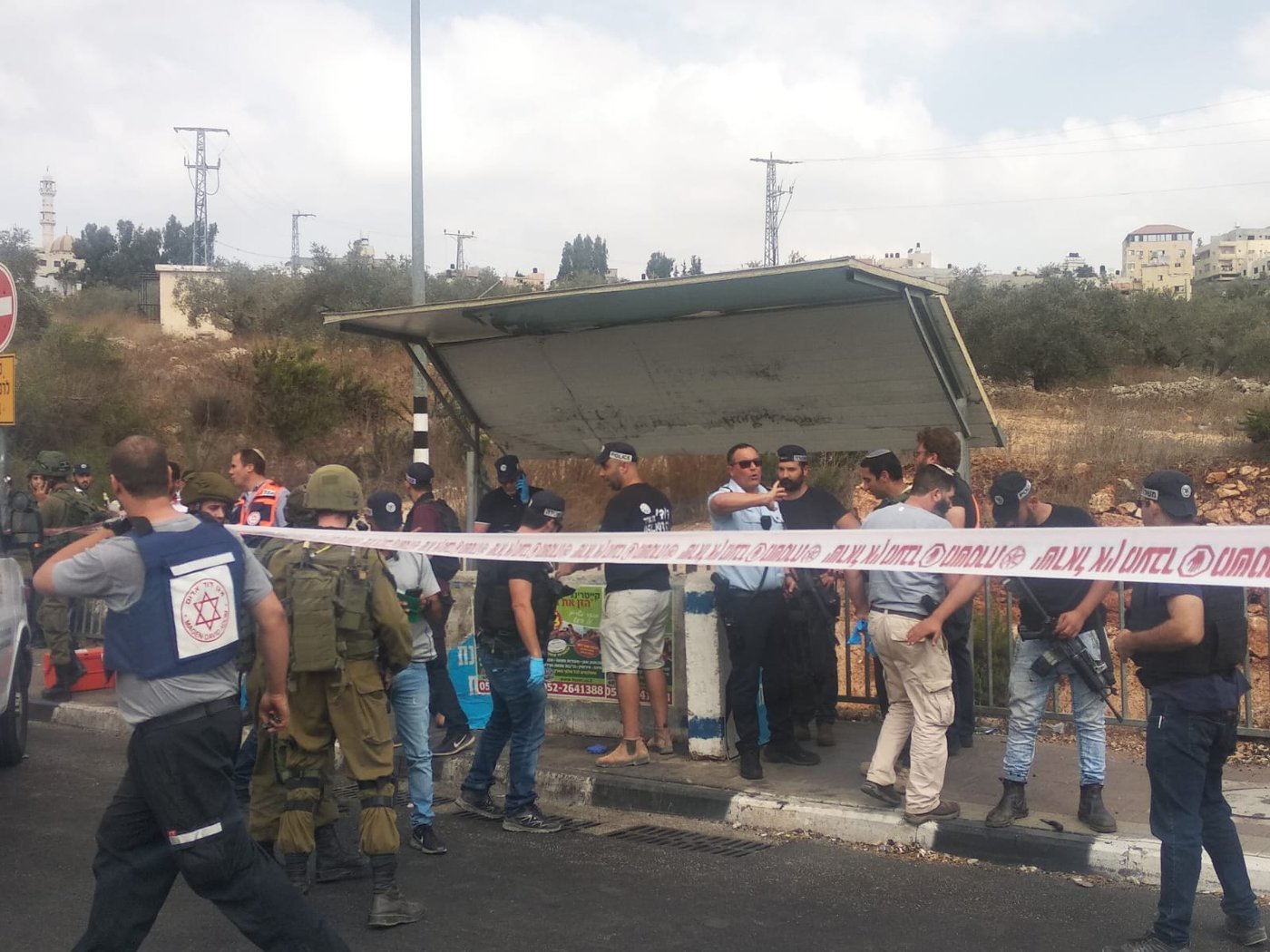פלסטיני זינק עם סכין; חייל נטרל אותו בירי