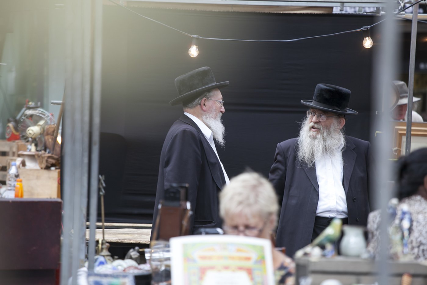 חרדים בלונדון. למצולמים אין קשר לכתבה (צילום: שאטרסטוק)