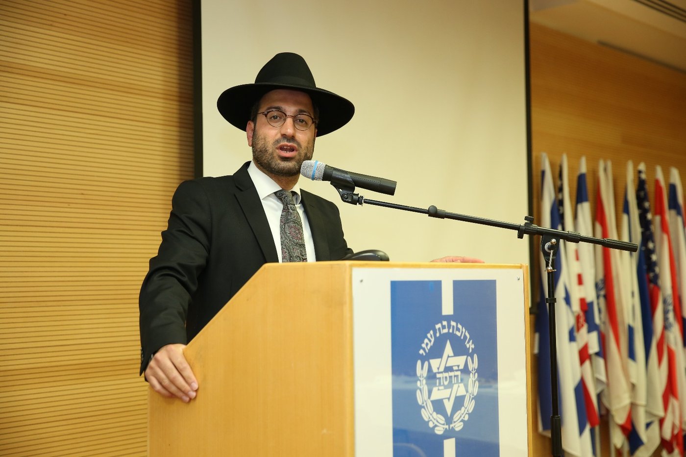 הכותב, הרב ראובן זכאים