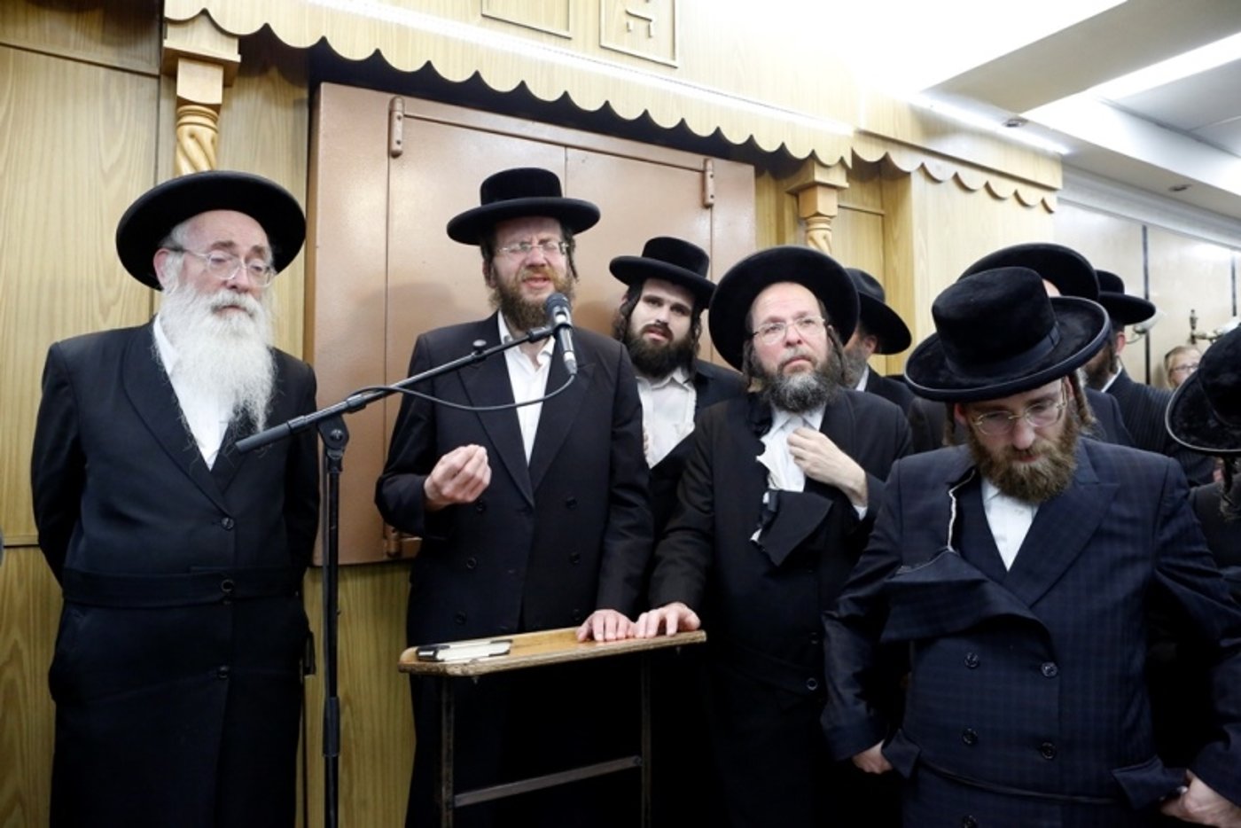 הבכי, ה'קריעה' וזעקות השבר: הלווית הגאון רבי לייבל מינצברג זצ"ל