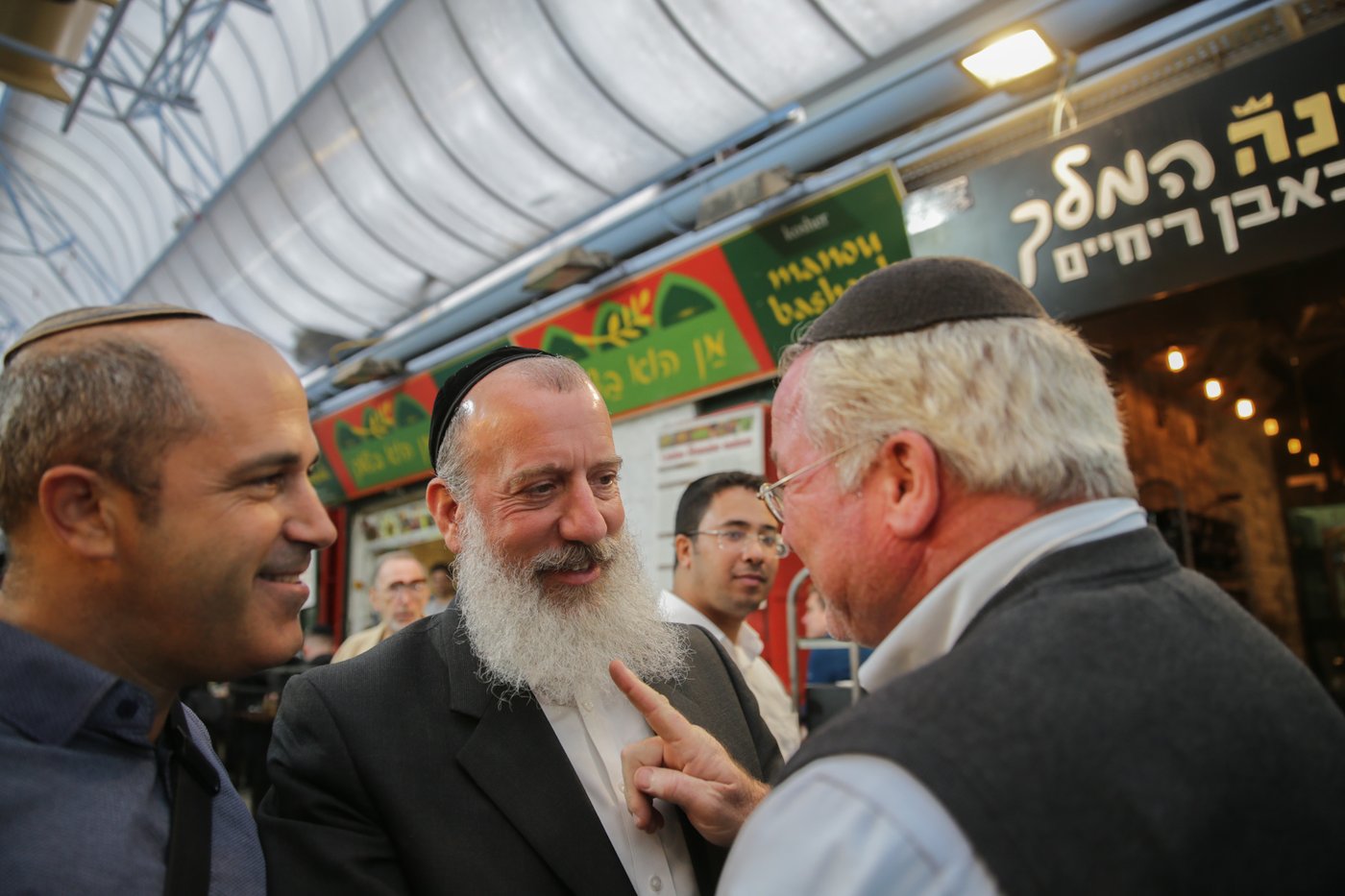 כשיוסי דייטש ואריה קינג הסתובבו ב'מחנה יהודה'
