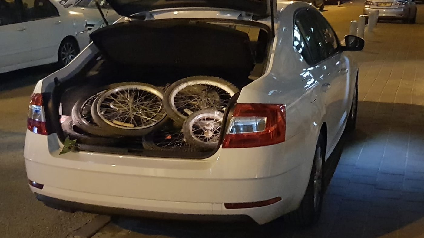 כוחות פשטו על מחסן הגנבים; שניים נעצרו