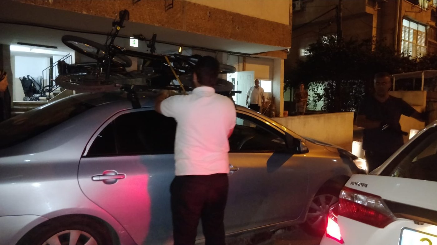 כוחות פשטו על מחסן הגנבים; שניים נעצרו
