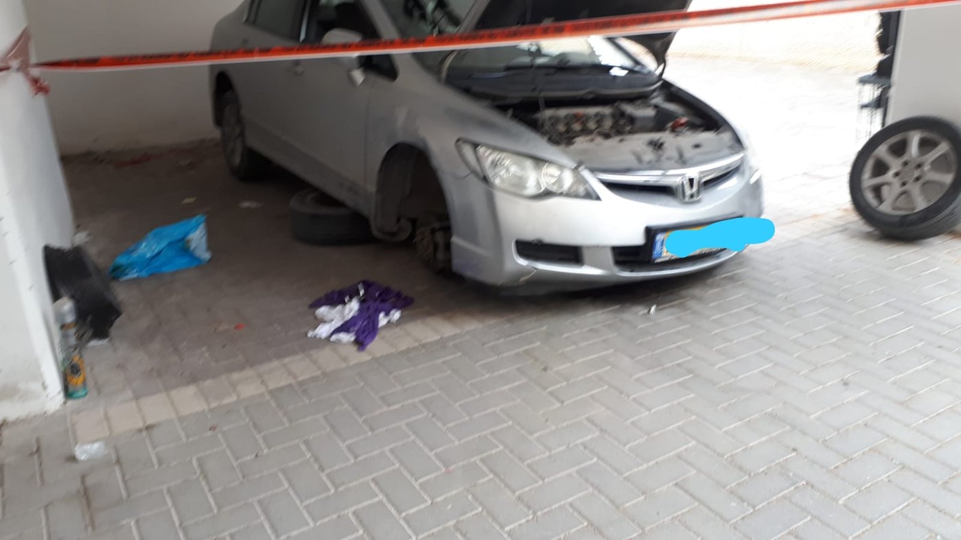 גבר חרדי נפצע בינוני לאחר שרכבו נפל עליו