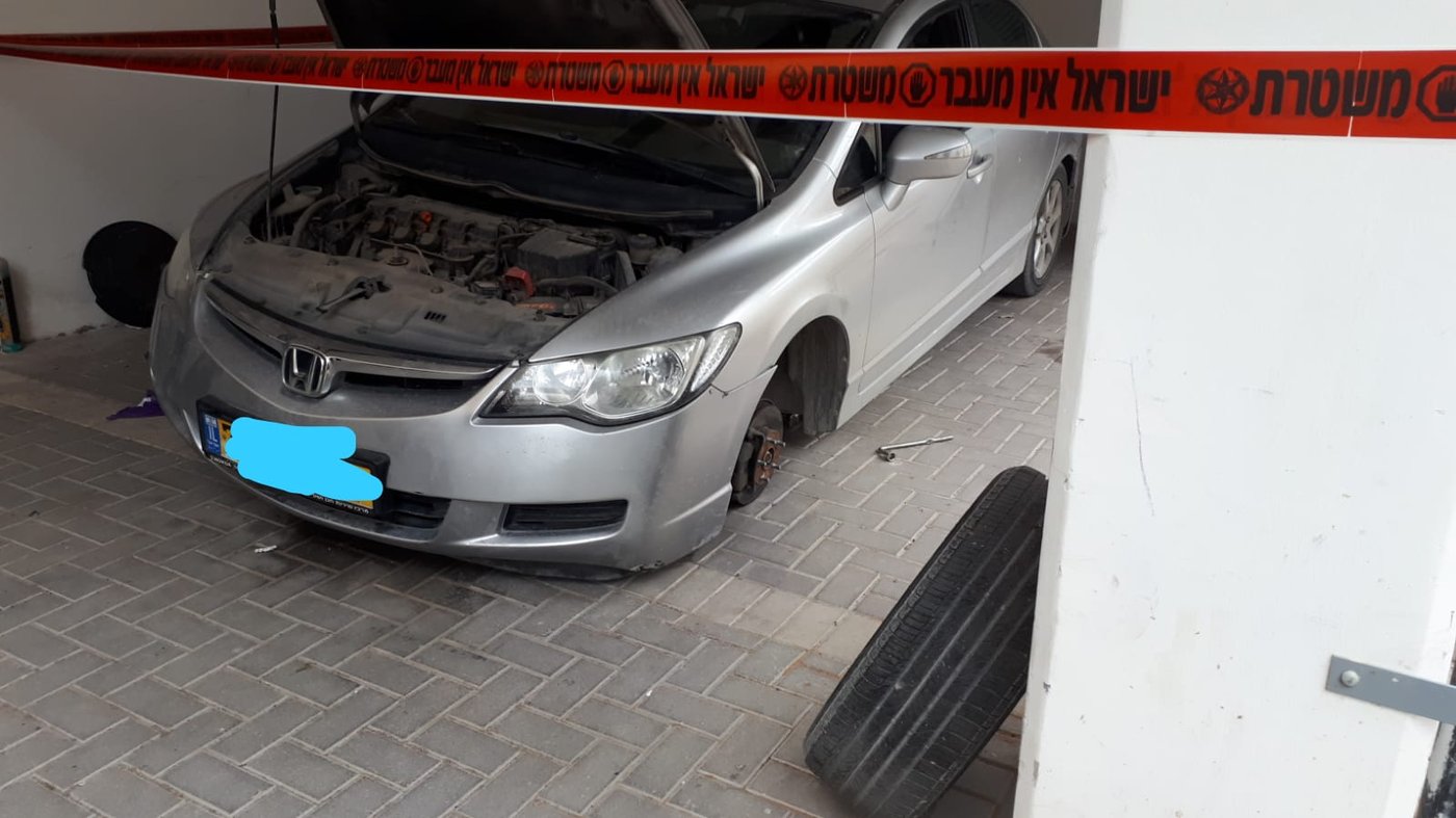 גבר חרדי נפצע בינוני לאחר שרכבו נפל עליו