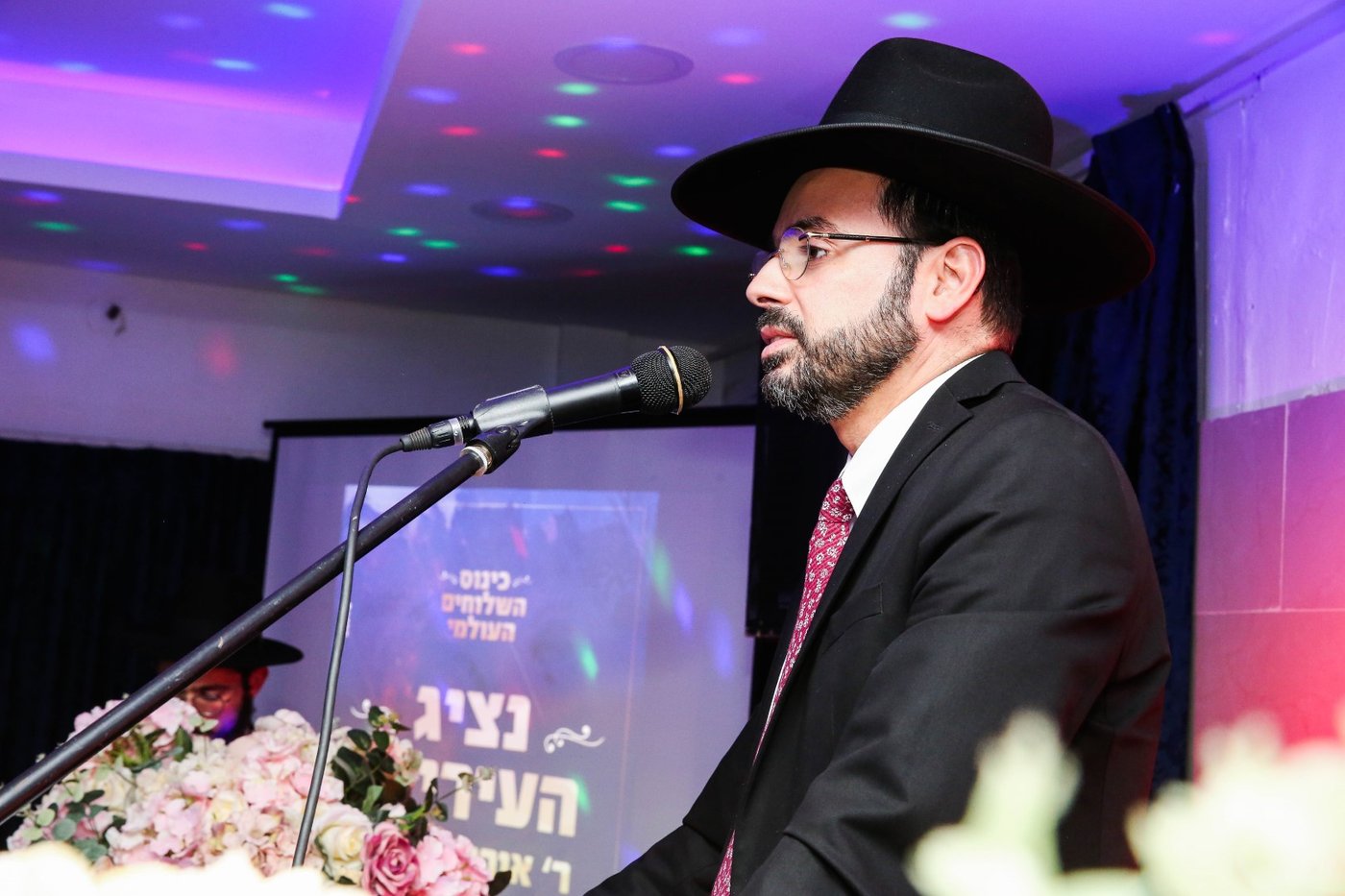 בישיבת חב"ד הצדיעו לשלוחים עם אורן חזן ומיקי זוהר. צפו