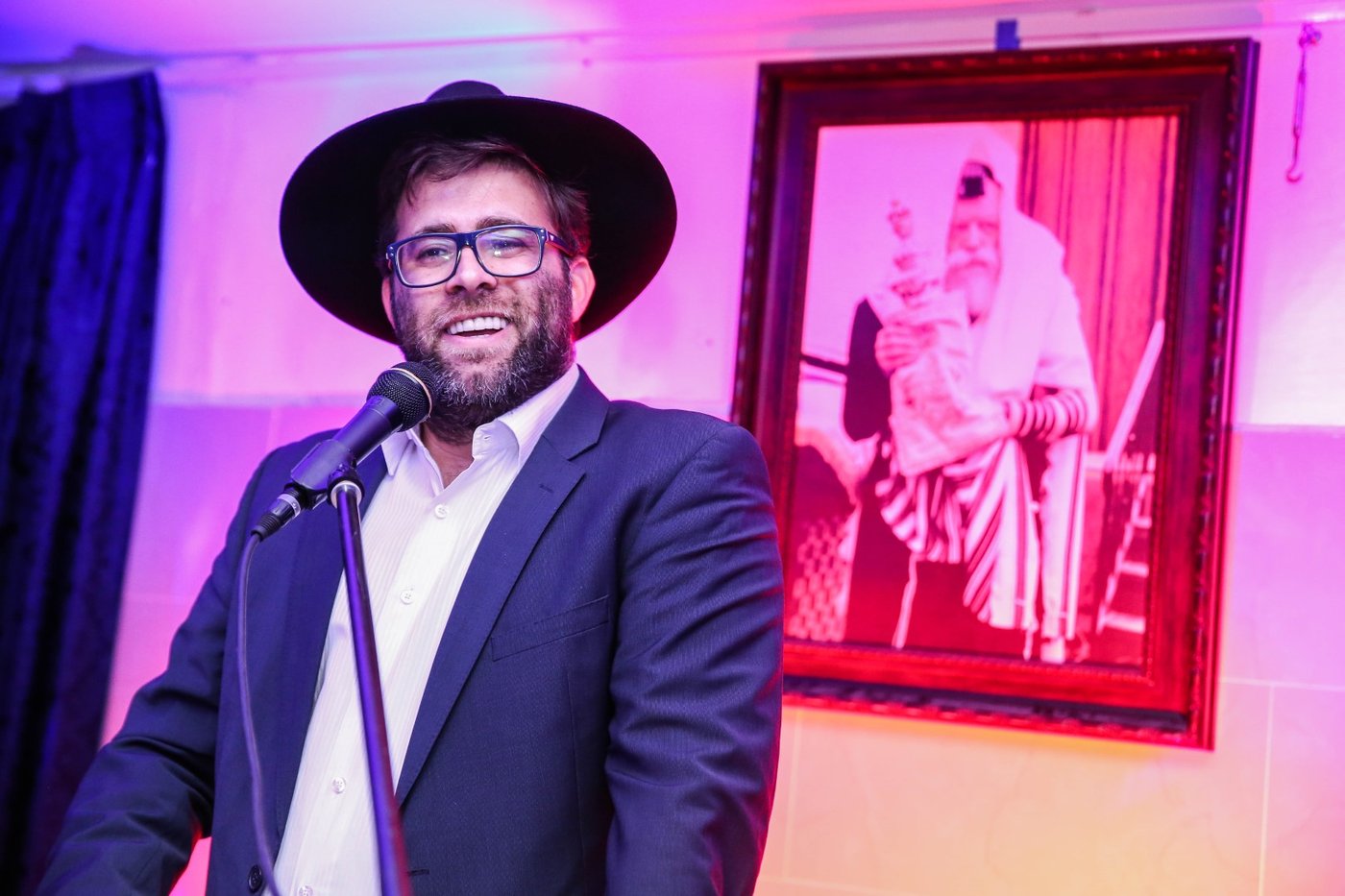 בישיבת חב"ד הצדיעו לשלוחים עם אורן חזן ומיקי זוהר. צפו