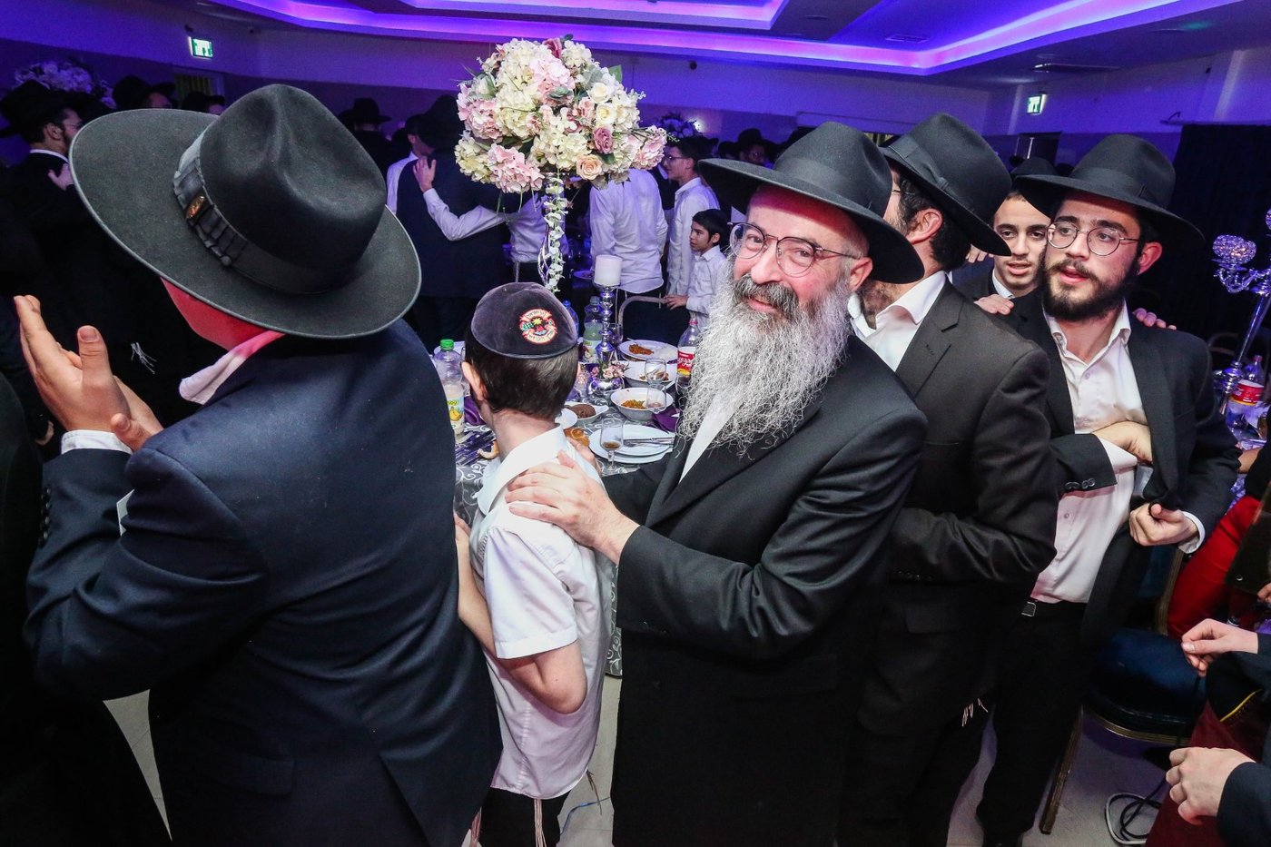 בישיבת חב"ד הצדיעו לשלוחים עם אורן חזן ומיקי זוהר. צפו