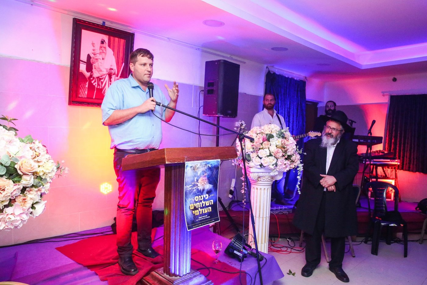 בישיבת חב"ד הצדיעו לשלוחים עם אורן חזן ומיקי זוהר. צפו