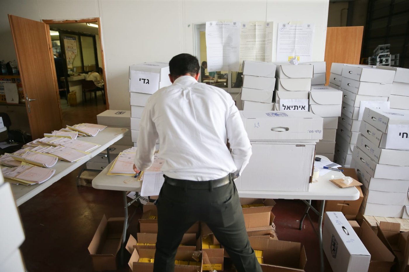 ברקוביץ או ליאון? כך נערכים בעירייה לבחירות
