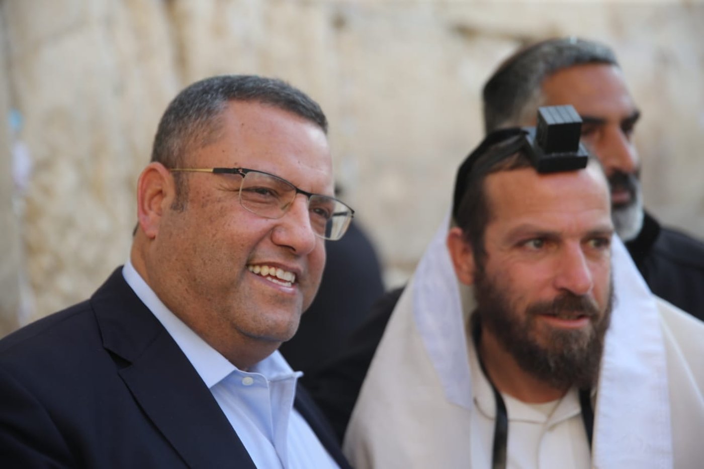 המועמד משה ליאון פתח את יומו בכותל