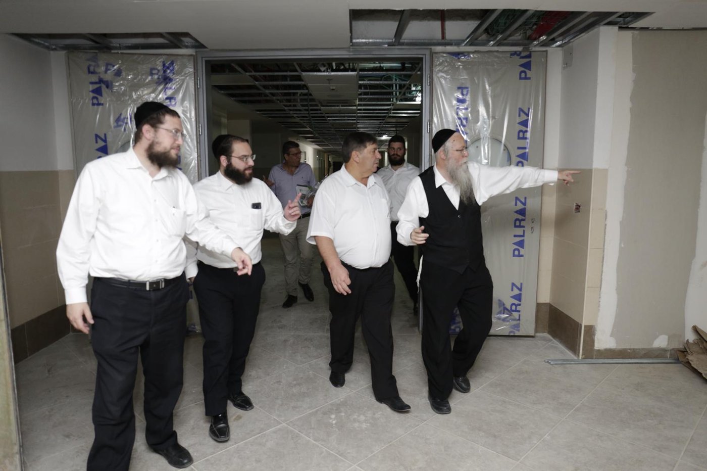 יו"ר קקל מר דני עטר בסיור במרכז 'עלה' בני ברק, עם תפילה לתושבי הדרום