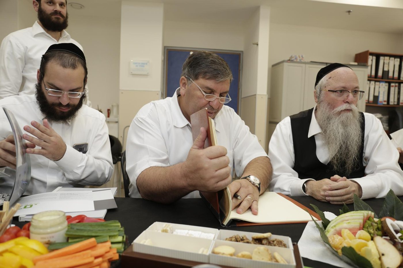יו"ר קקל מר דני עטר בסיור במרכז 'עלה' בני ברק, עם תפילה לתושבי הדרום