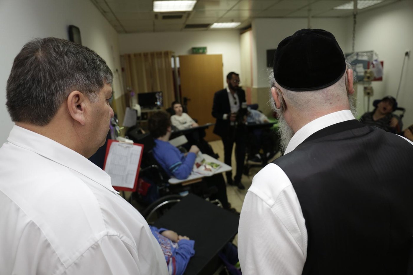 יו"ר קקל מר דני עטר בסיור במרכז 'עלה' בני ברק, עם תפילה לתושבי הדרום