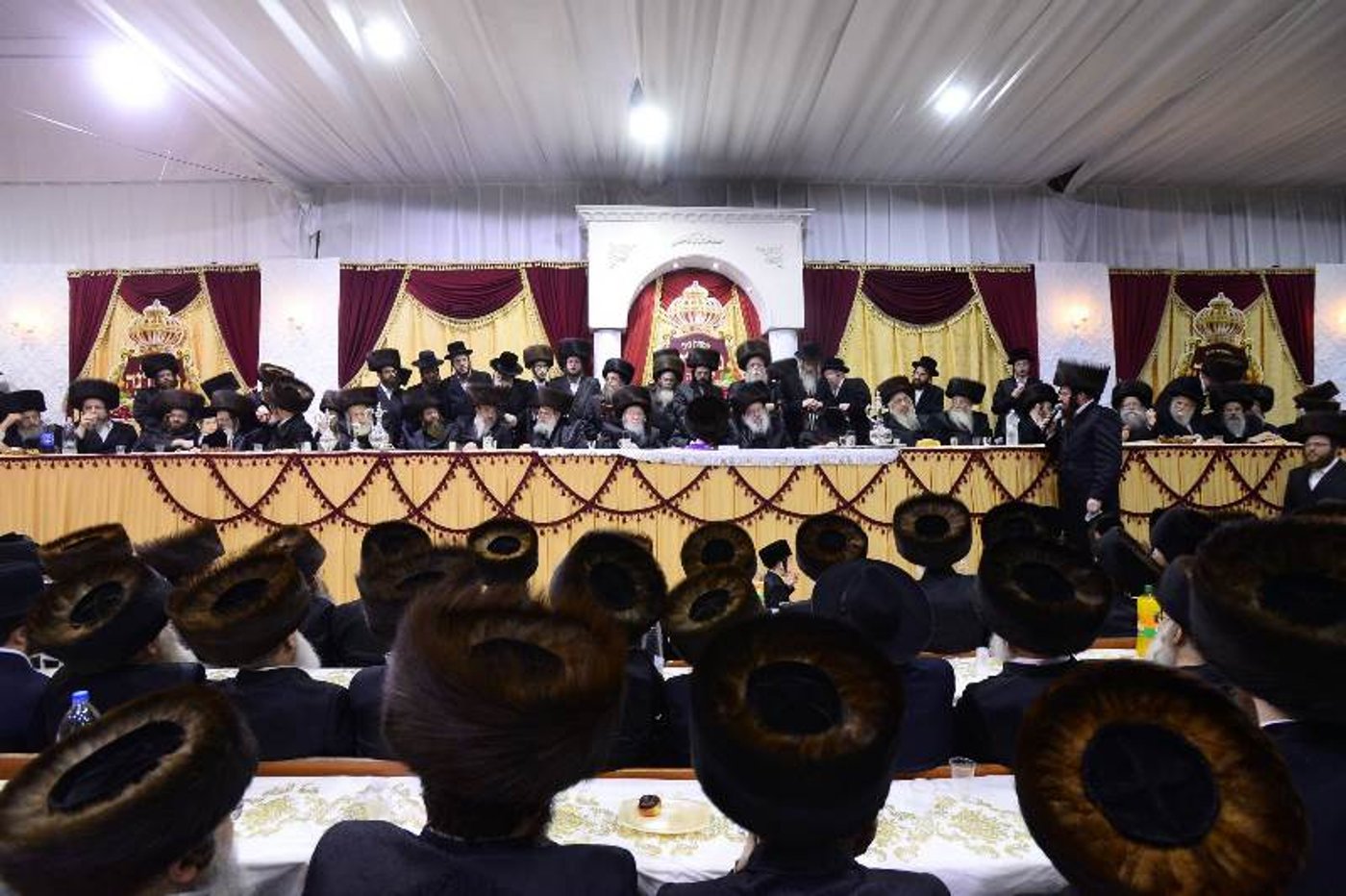 החסידים צהלו: חתונת בן הזקונים בנדבורנה