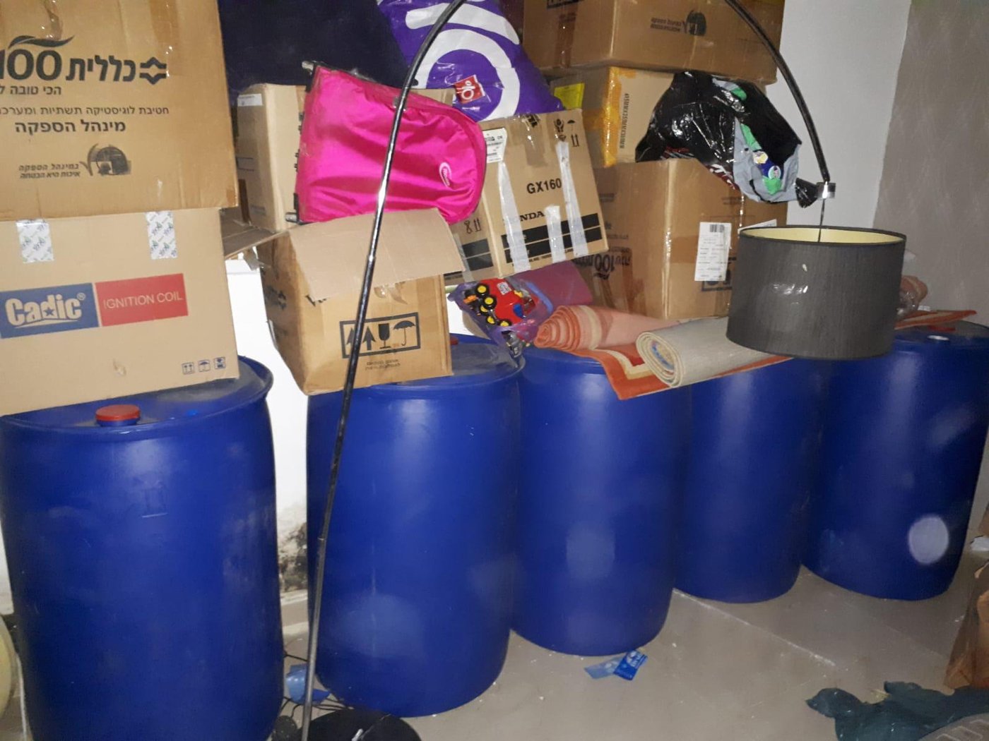 חמישה נעצרו בחשד להכנת אלכוהול מזויף