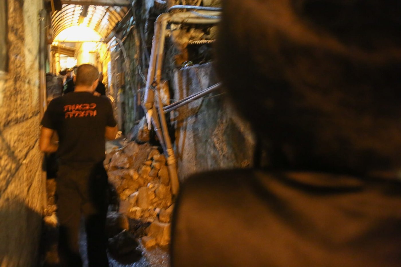 חנן 10: קיר קרס כתוצאה מגשמי ברכה. צפו
