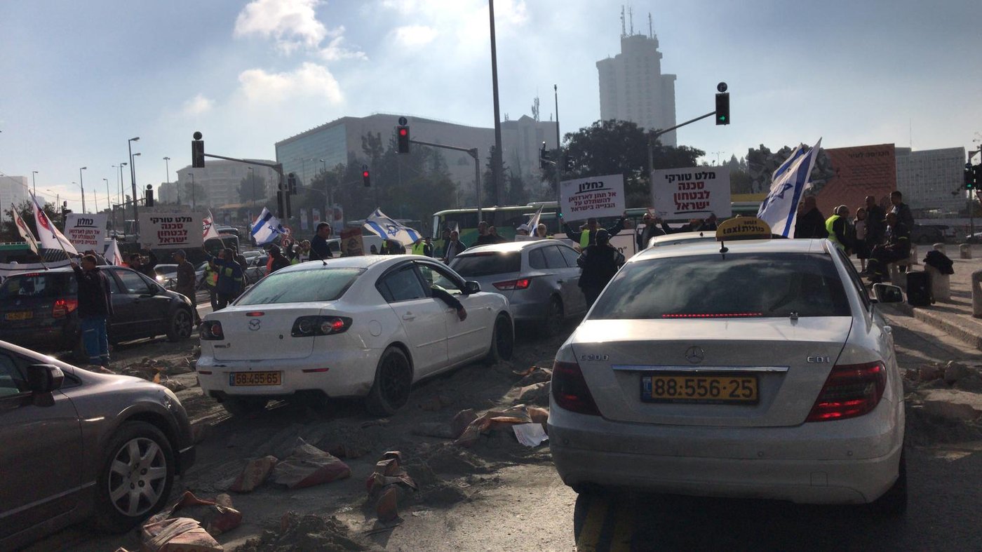 עובדי המלט חסמו את הכניסה לירושלים