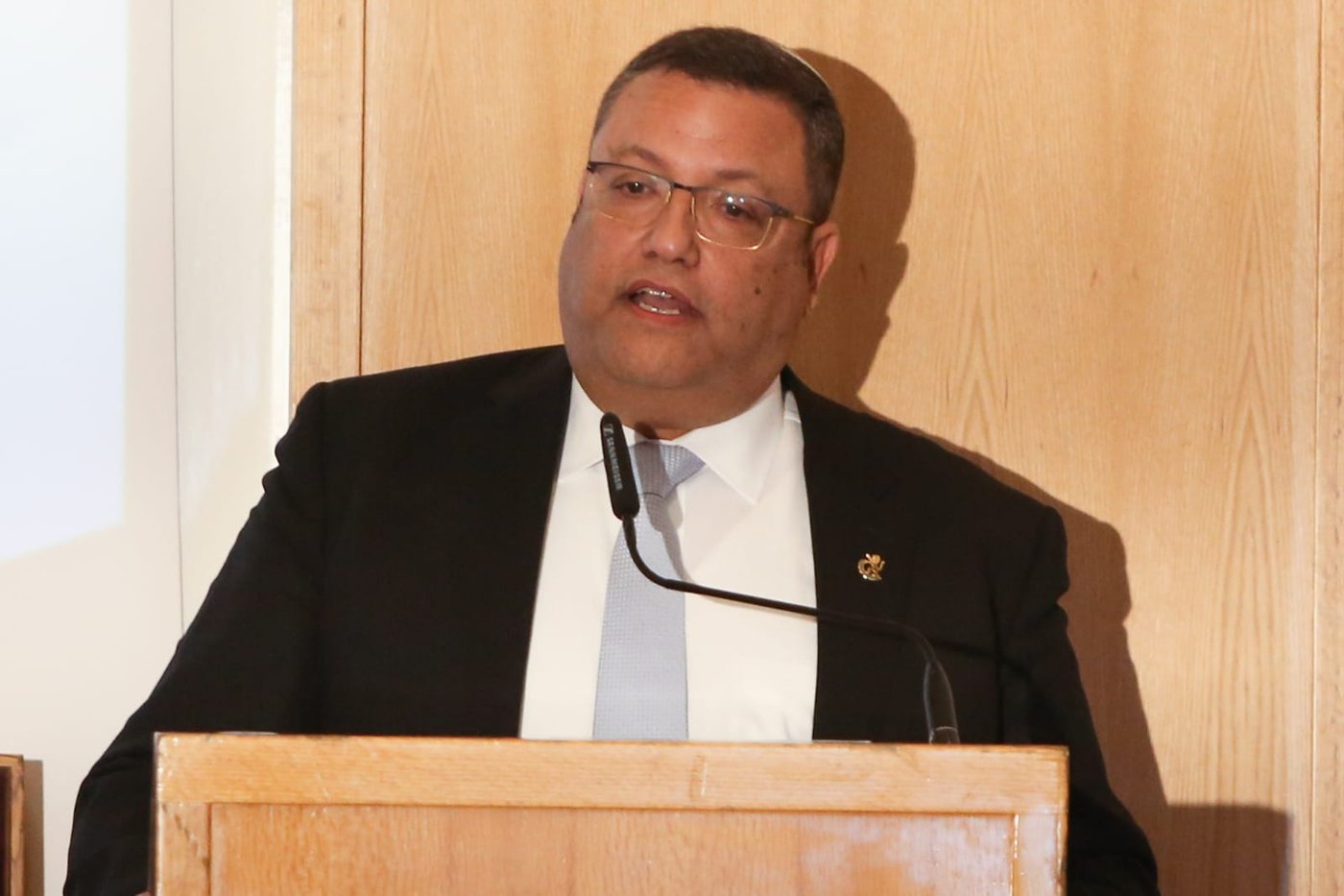 משה ליאון: "אני מתיישב על כסאו של דוד המלך"