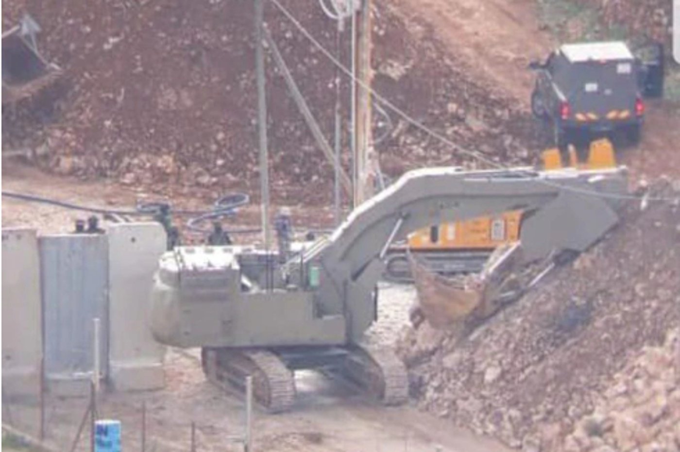 העבודות כפי שנראות מהצד הלבנוני