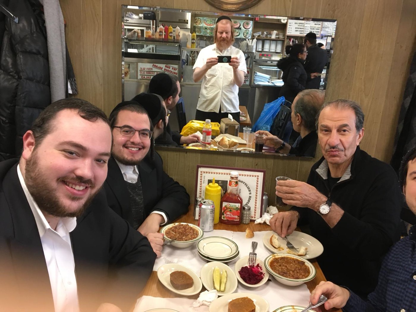 אורח בויליאמסבורג: השחקן ששון גבאי • צפו