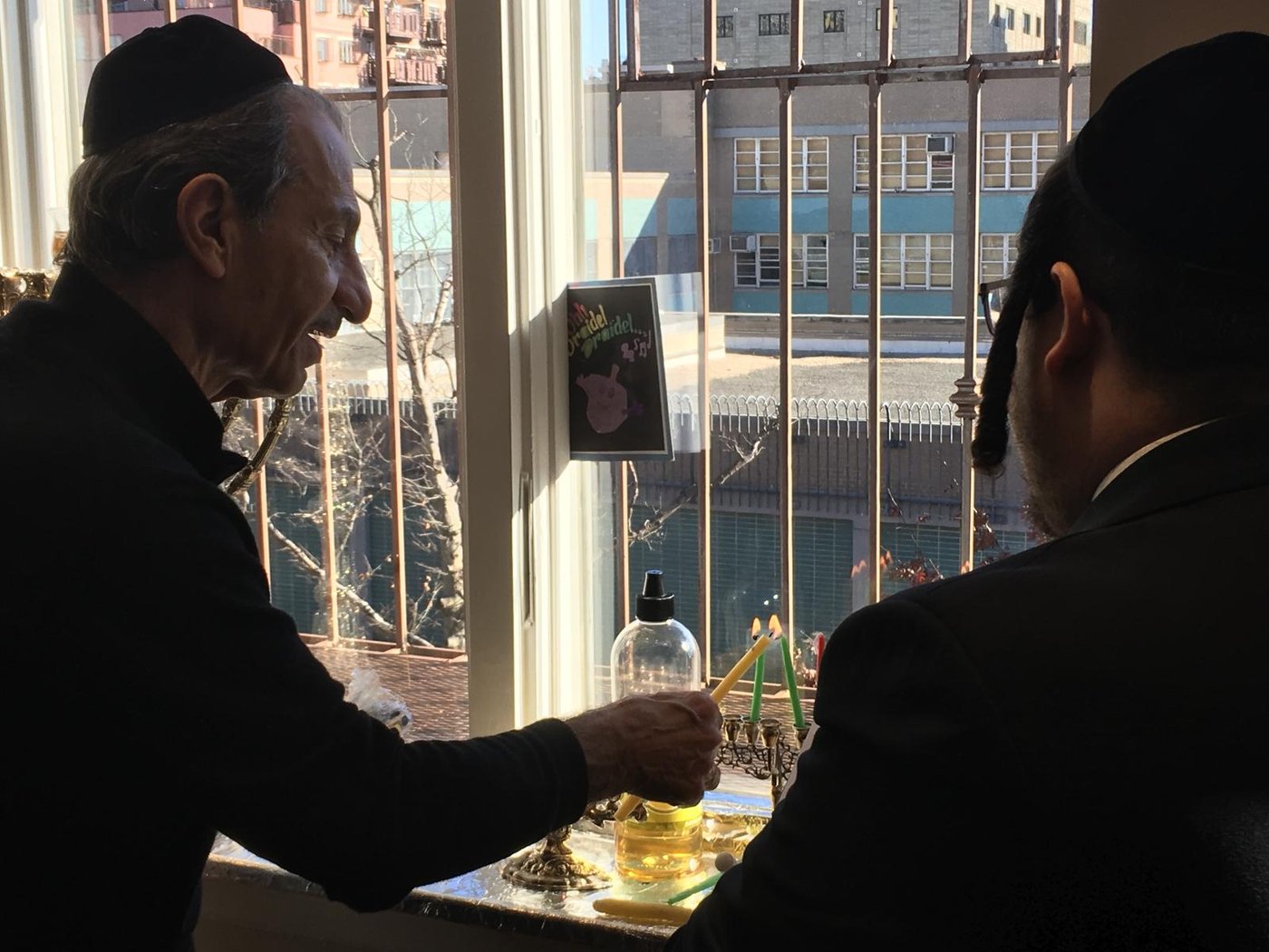 אורח בויליאמסבורג: השחקן ששון גבאי • צפו