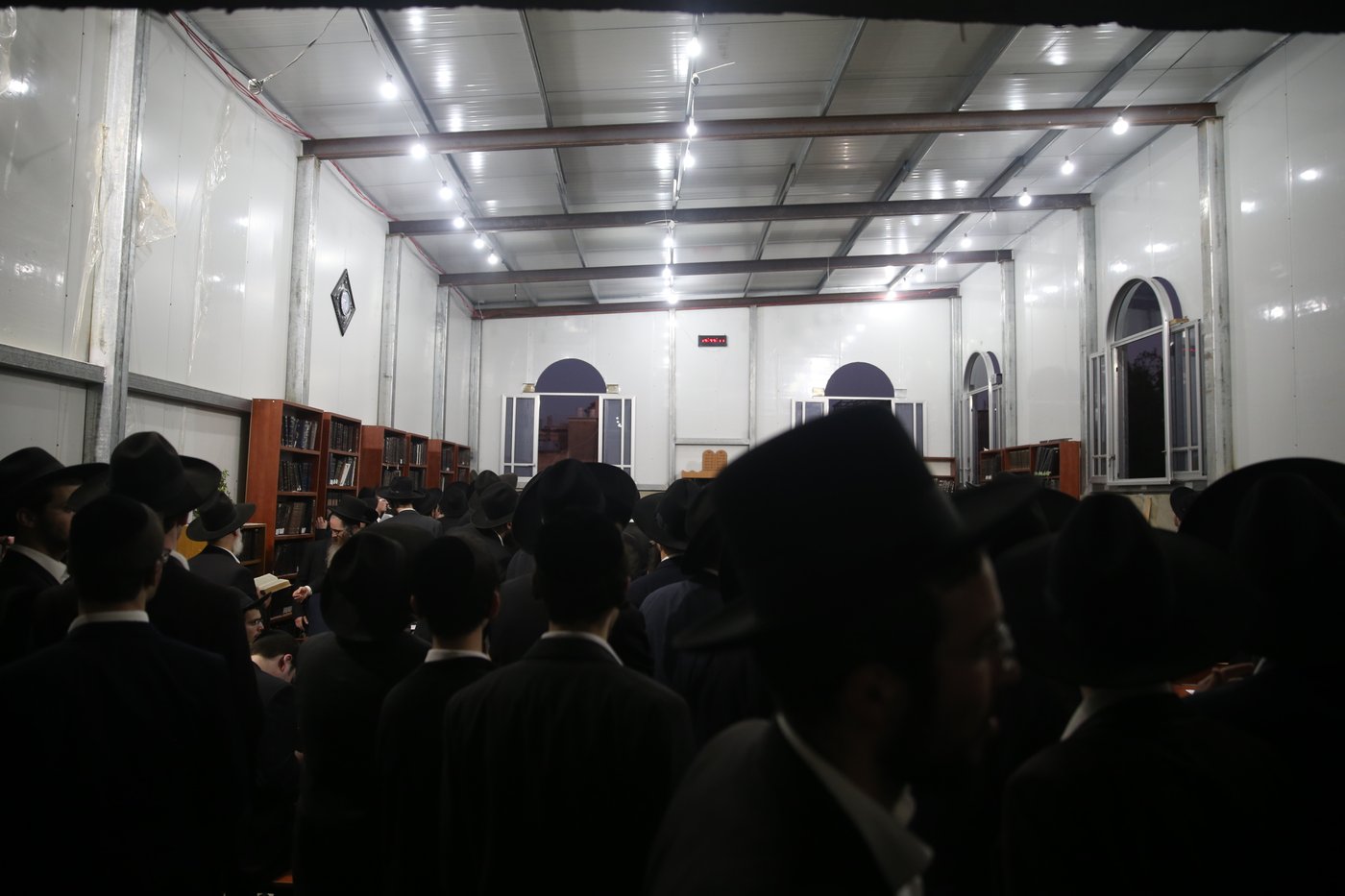 מפגיני 'הפלג' הצליחו להשתלט על הניידת ולשחרר עצורים