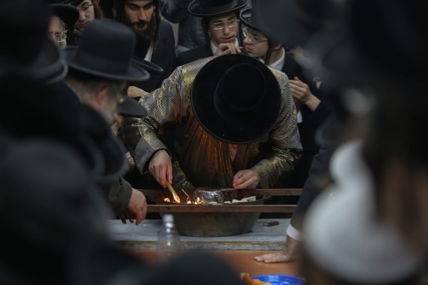 בשעת לילה: האדמו"ר שרף את הפתילות