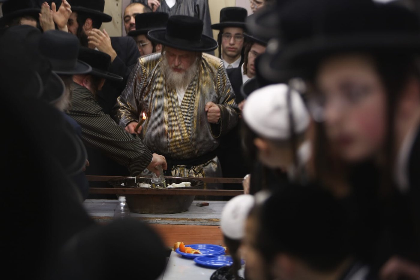 בשעת לילה: האדמו"ר שרף את הפתילות
