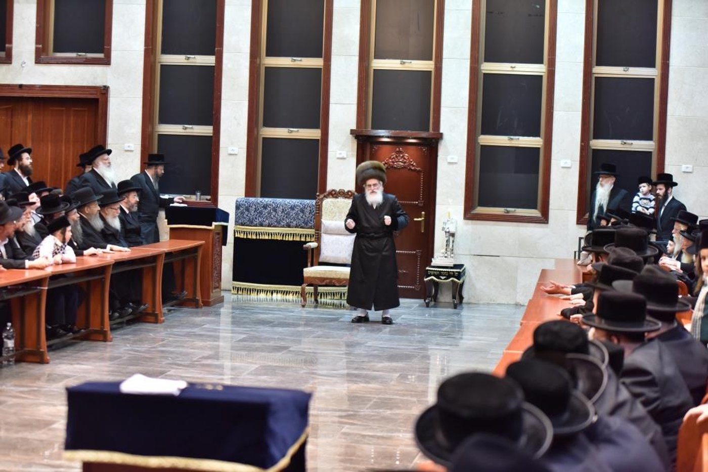 חנוכה בחצר הקודש ויז'ניץ • צפו בגלריה