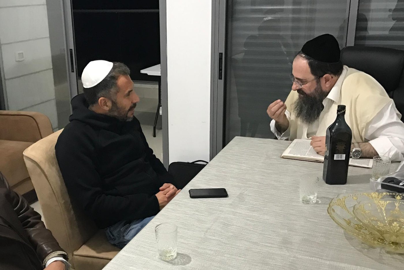 רון קובי אצל הרב בוחבוט, הלילה