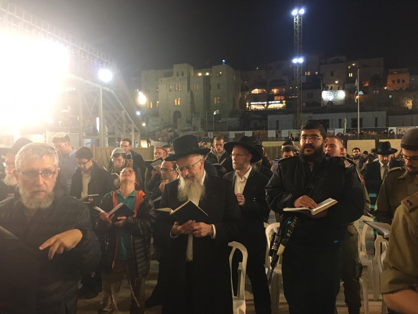 חיילי ה'נח"ל החרדי' התפללו לשלום חברם