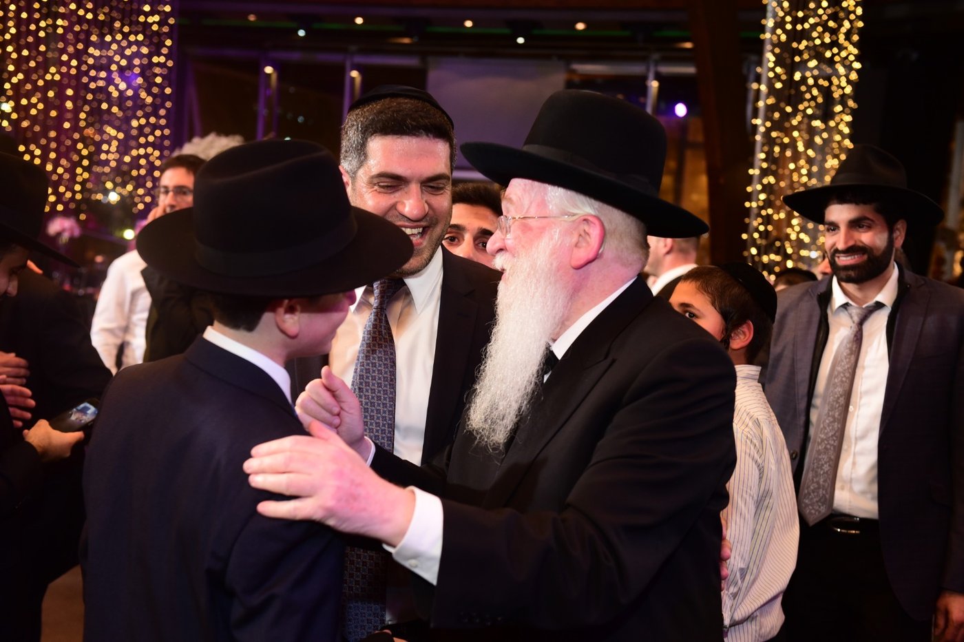 צפו בגלריה: שמחת בר-מצוה לבנו של הרב מיכאל פנחסי