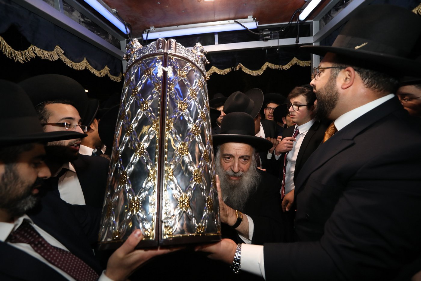 החגיגה הכפולה בישיבת 'קול אליהו' • תיעוד