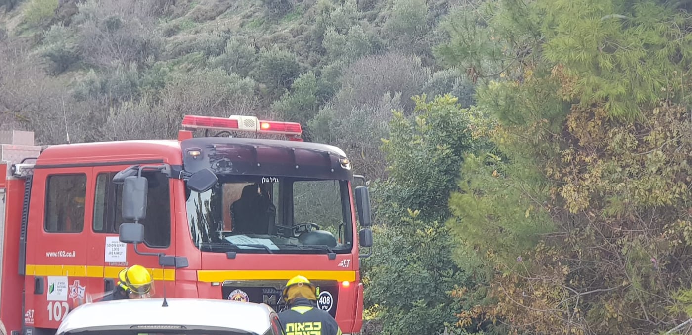 נהגת צנחה עם רכבה מגובה 30 מטר וחולצה